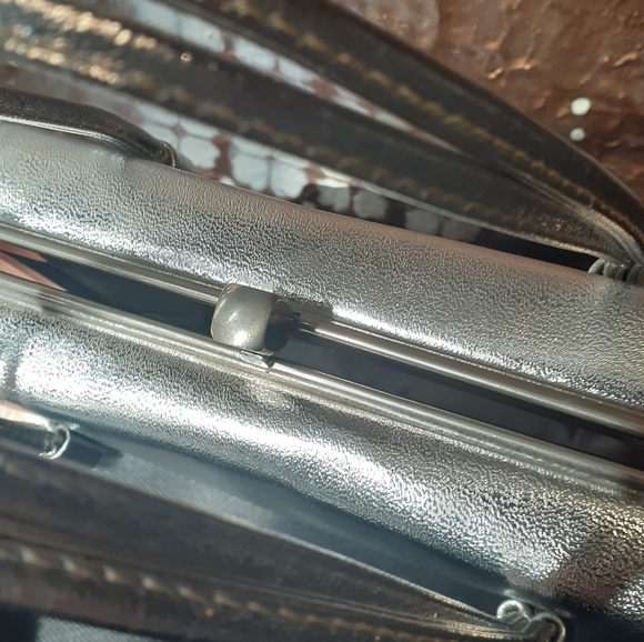 Vintage 1960s Leather And Satin Metallic Silver Bix Bag - Picture 3 of 16